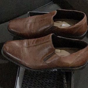 Johnston & Murphy men’s shoes, size 11, brown.
